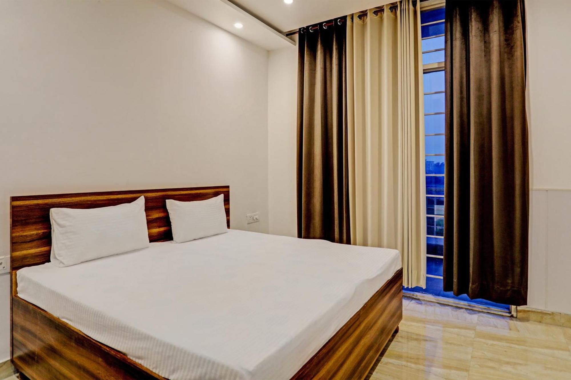 Oyo Home Green View Appartments Beas Luaran gambar