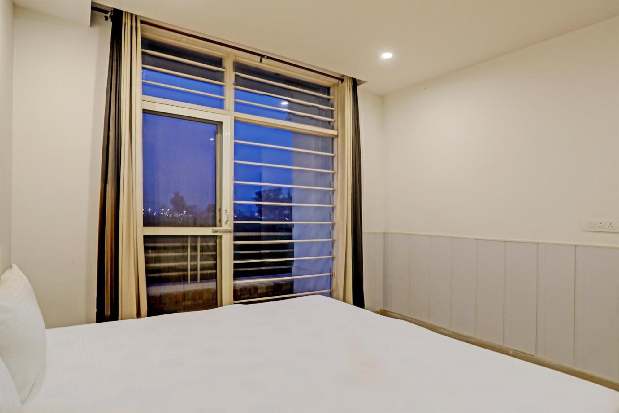 Oyo Home Green View Appartments Beas Luaran gambar
